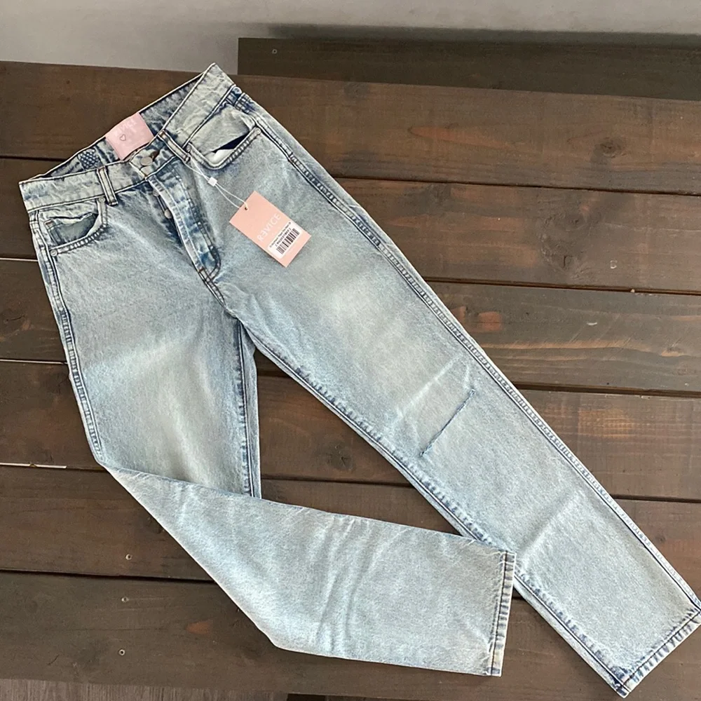 NWT REVICE Women’s Size 25 Light Washed Jeans - Picture 1 of 8